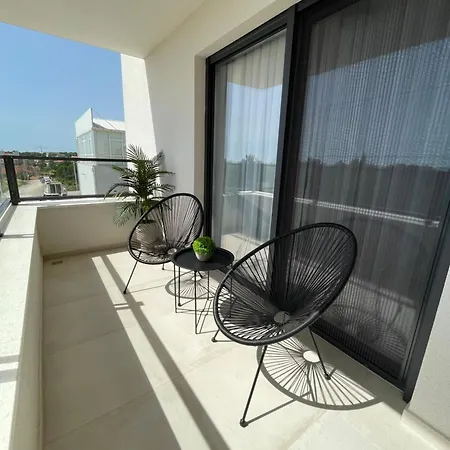 Maison Point Апартаменти
